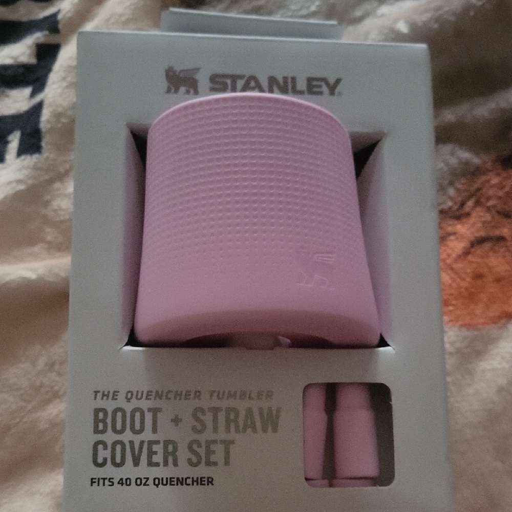 Stanley Boot And Straw Cover Set For 40 Oz Tumbler Boxed Pink 2 Silver Straws - Picture 1 of 6